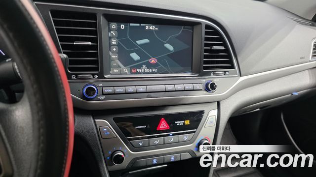 Hyundai AVANTE 2018 — photo 21