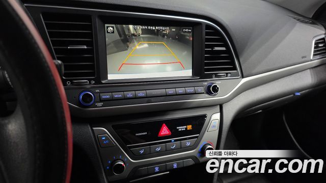 Hyundai AVANTE 2018 — photo 22