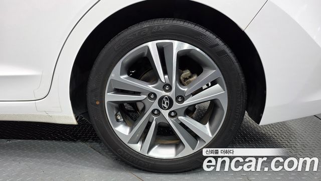 Hyundai AVANTE 2018 — photo 7