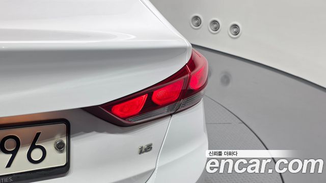 Hyundai AVANTE 2018 — photo 9