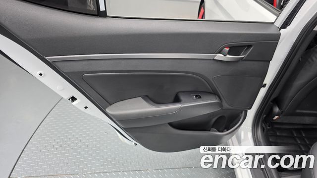 Hyundai AVANTE 2018 — photo 15