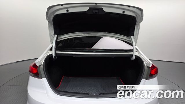 Hyundai AVANTE 2018 — photo 30