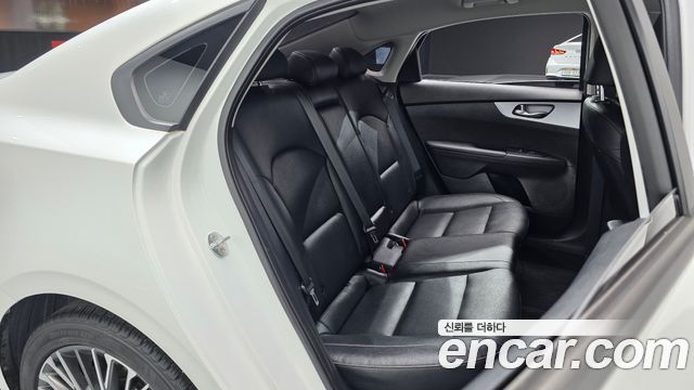 Kia K3 2022 — photo 17