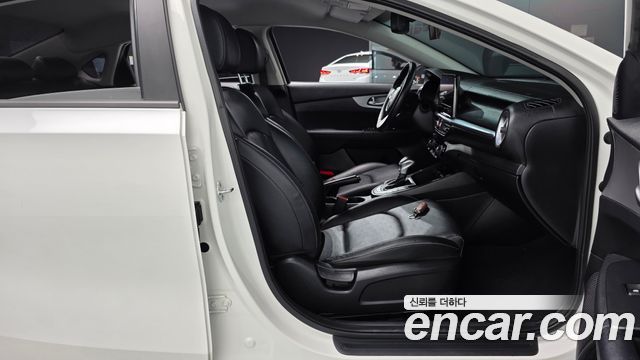 Kia K3 2022 — photo 16