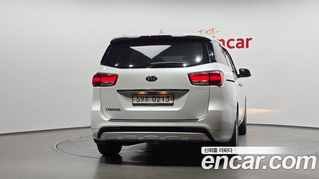 Kia Canival 2016 — photo 4