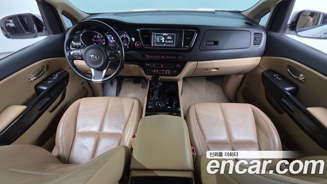 Kia Canival 2016 — photo 10