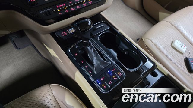 Kia Canival 2016 — photo 12
