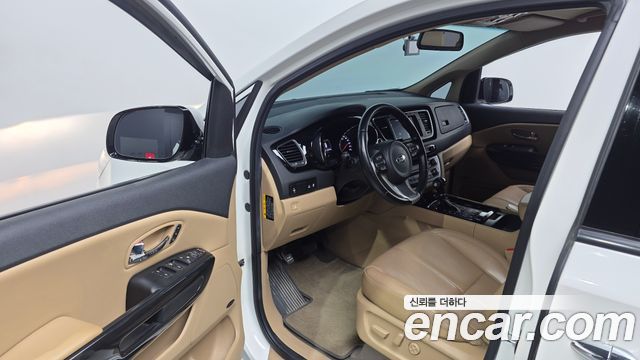 Kia Canival 2016 — photo 13