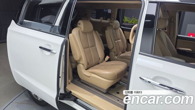 Kia Canival 2016 — photo 18