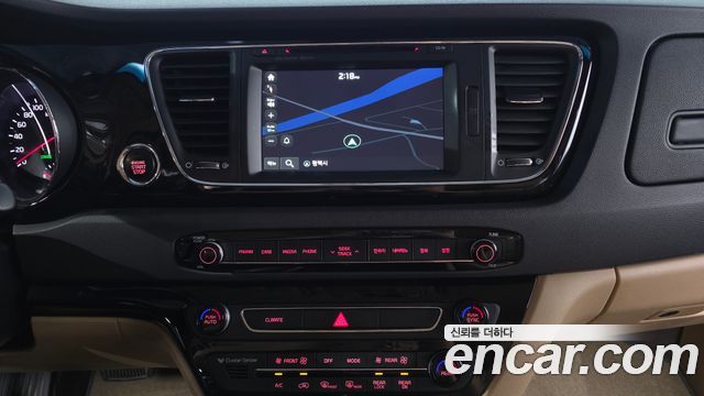 Kia Canival 2016 — photo 20