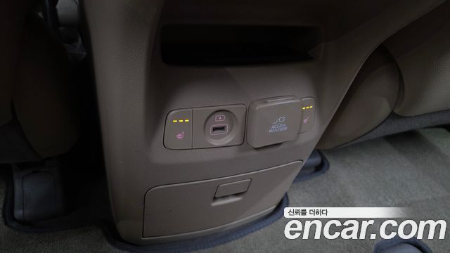Kia Canival 2016 — photo 24