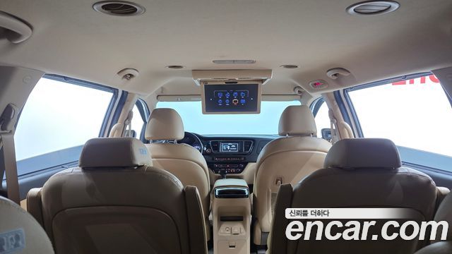 Kia Canival 2016 — photo 25