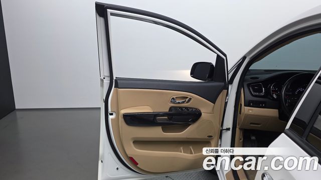 Kia Canival 2016 — photo 14