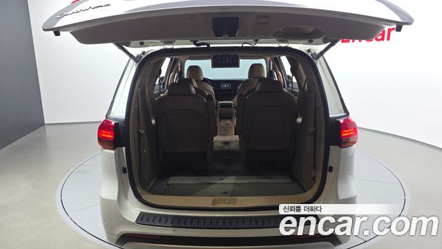 Kia Canival 2016 — photo 29