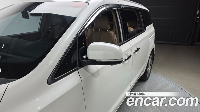 Kia Canival 2016 — photo 30