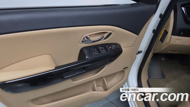 Kia Canival 2016 — photo 36