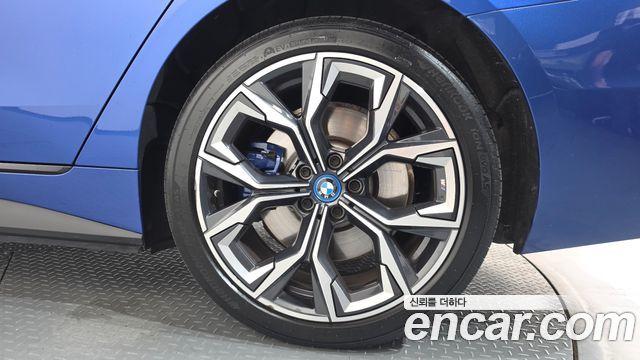 BMW i4 2023 — photo 7