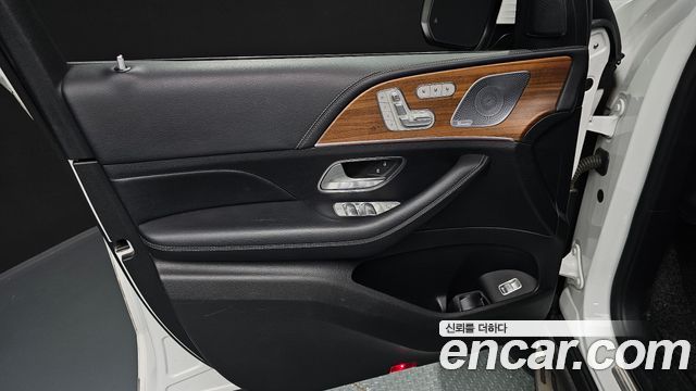 Mercedes-Benz GLE-Class 2019 — photo 14