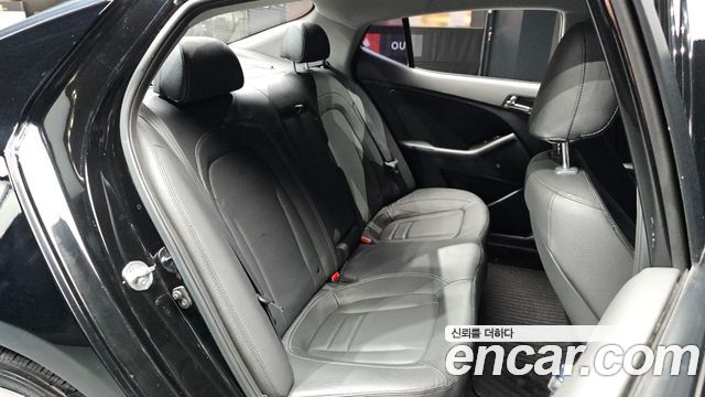 Kia K5 2012 — photo 17
