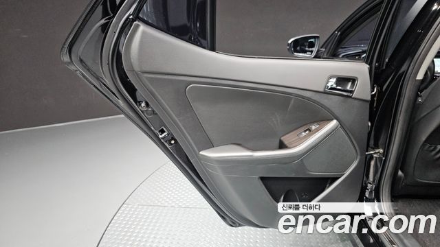 Kia K5 2012 — photo 15