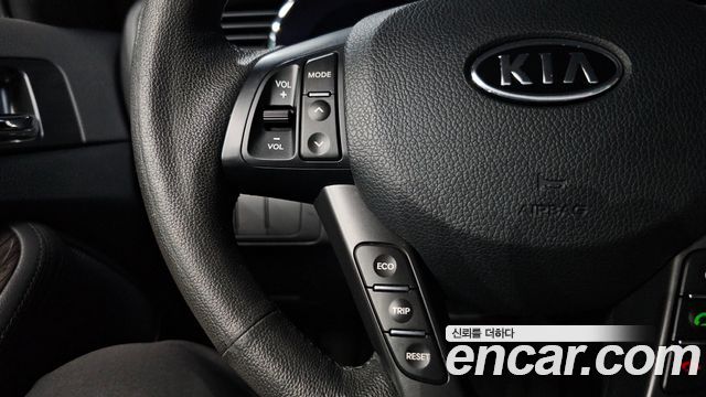 Kia K5 2012 — photo 31