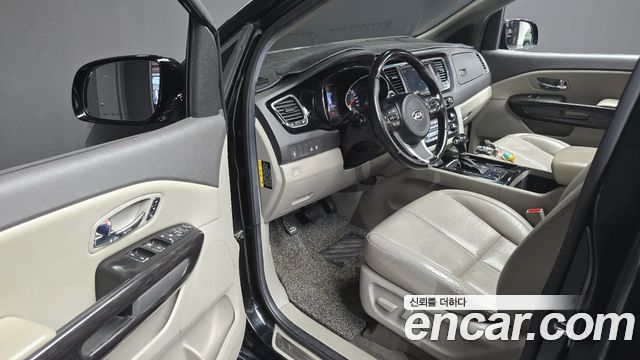 Kia Canival 2016 — photo 10