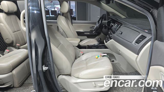 Kia Canival 2016 — photo 11