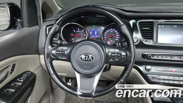 Kia Canival 2016 — photo 12