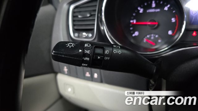 Kia Canival 2016 — photo 17
