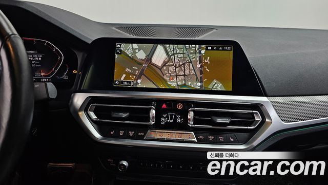 BMW 3-Series 2021 — photo 18