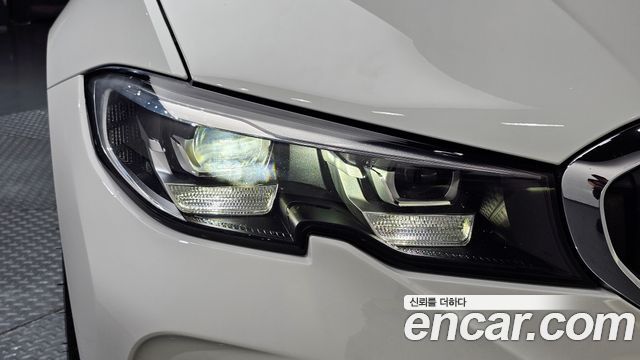 BMW 3-Series 2021 — photo 8