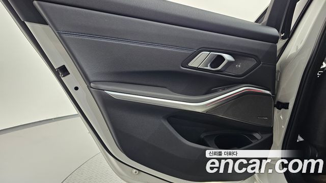 BMW 3-Series 2021 — photo 15