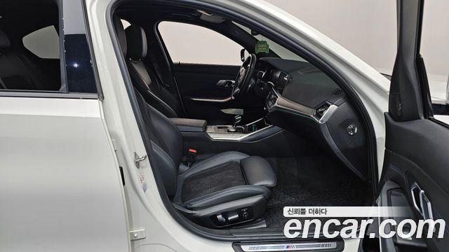 BMW 3-Series 2021 — photo 16