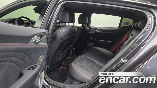 Kia Stinger 2023 — photo 22