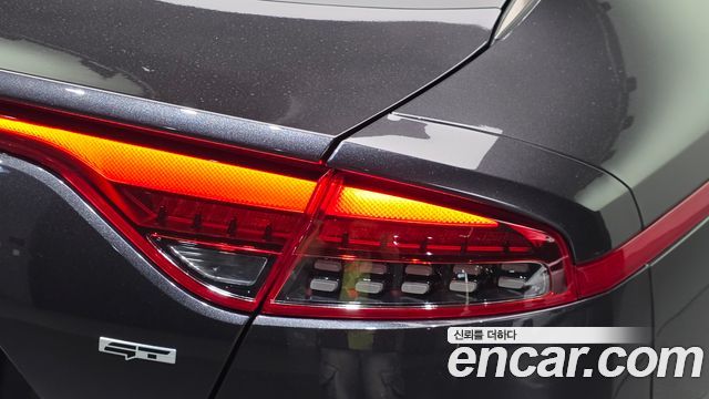 Kia Stinger 2023 — photo 9