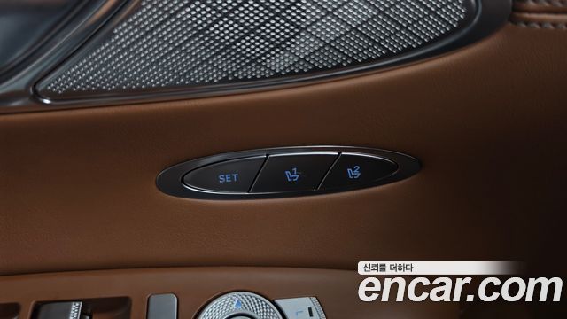 Genesis GV70 2023 — photo 31