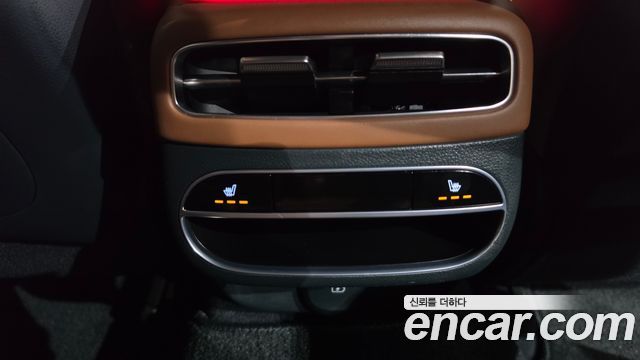Genesis GV70 2023 — photo 32