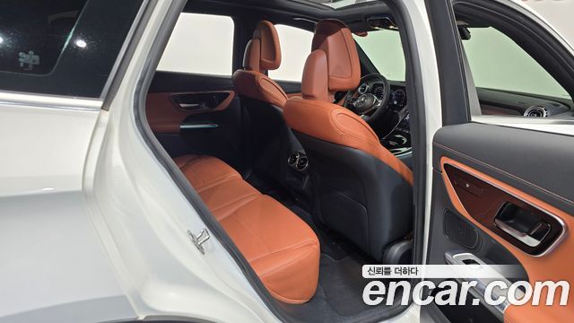 Mercedes-Benz GLC-Class 2023 — photo 17