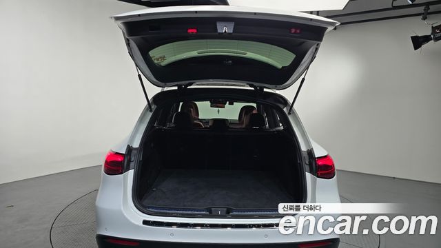 Mercedes-Benz GLC-Class 2023 — photo 24