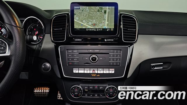 Mercedes-Benz GLE-Class 2017 — photo 14