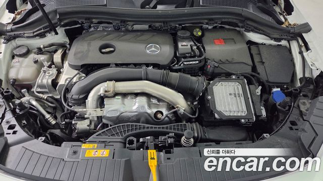 Mercedes-Benz GLA-Class 2025 — photo 6
