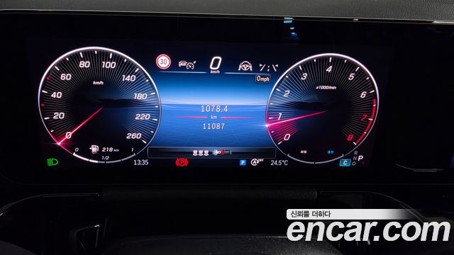 Mercedes-Benz GLA-Class 2025 — photo 8