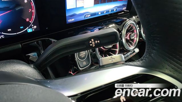 Mercedes-Benz GLA-Class 2025 — photo 9