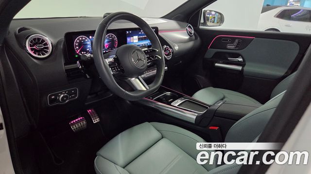 Mercedes-Benz GLA-Class 2025 — photo 10