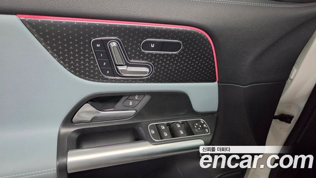 Mercedes-Benz GLA-Class 2025 — photo 12