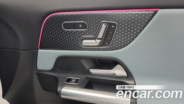 Mercedes-Benz GLA-Class 2025 — photo 13