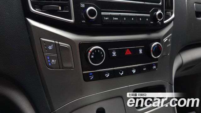 Hyundai Starex 2019 — photo 16