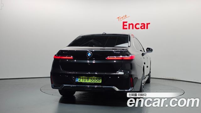 BMW 7-Series 2024 — photo 4