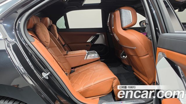BMW 7-Series 2024 — photo 11