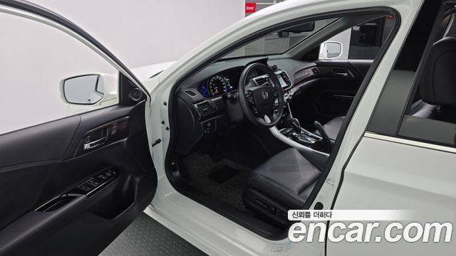 Honda Accord 2017 — photo 13